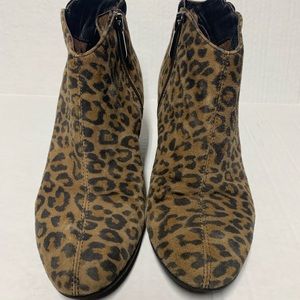 6.5 women booties by Aquatalia